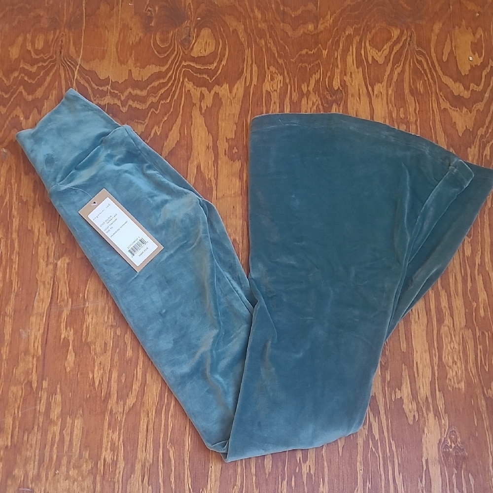 NIYAMA SOL Velvet Flare Teal Seafoam Green NWT Resoluna Leggings Bell Bottoms XS